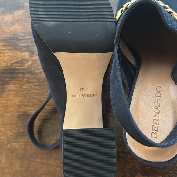 New Bernardo Napa platform sling back chain detail leather heel 7.5 navy - Picture 8 of 8
